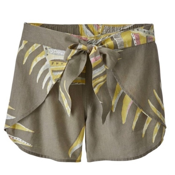 Patagonia NWT Women’s Garden Island Shorts Palms of My Heart Grey Size Medium - Picture 3 of 15